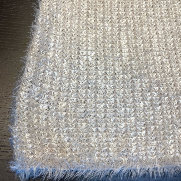 Fuzzy gray sweater - Picture 5 of 5